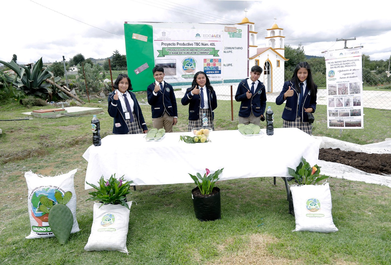 Estudiantes de Telebachillerato desarrollan proyectos comunitarios de platos biodegradables y abono orgánico