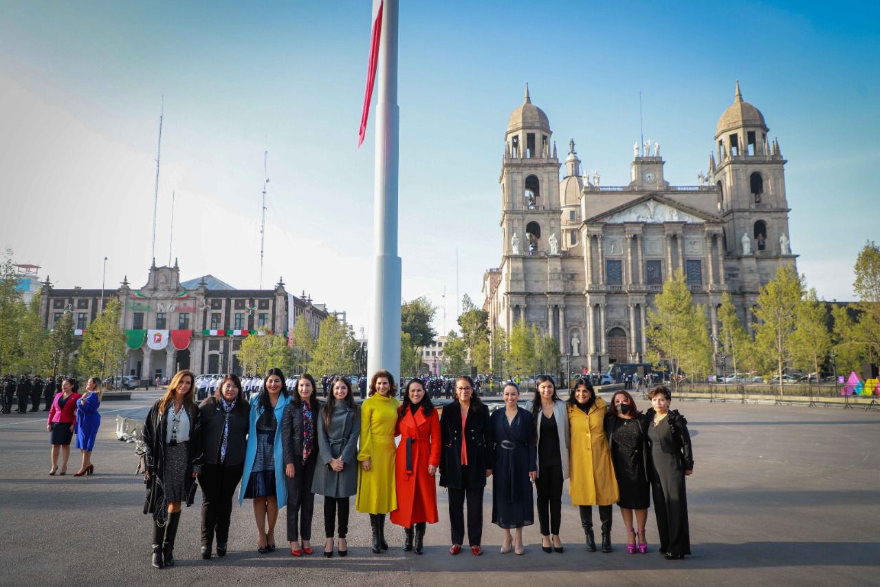 Autoridades del Edoméx llevan a cabo Ceremonia Cívica en la Plaza de los Mártires de la Ciudad de Toluca