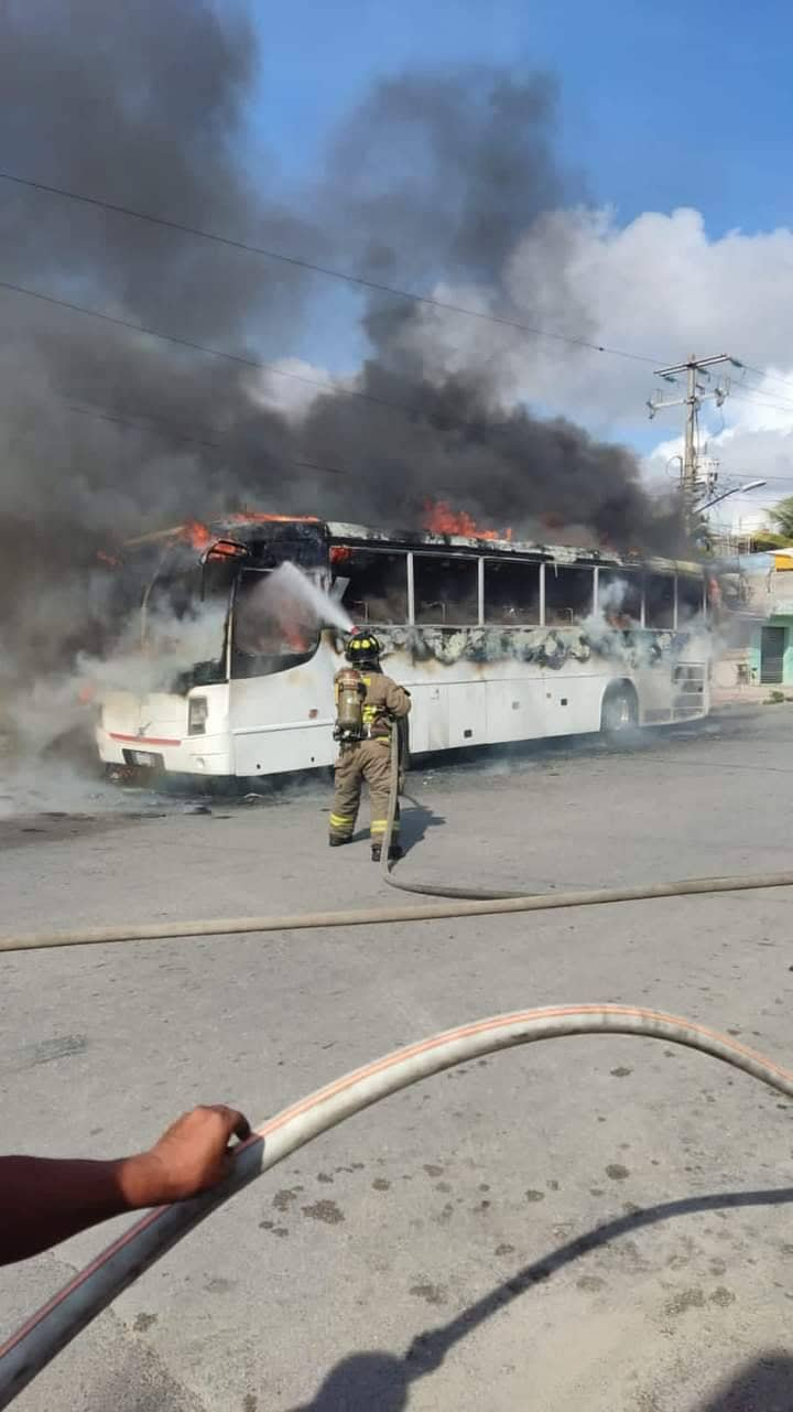 Se incendia autobús en la Sm. 69 de Cancún